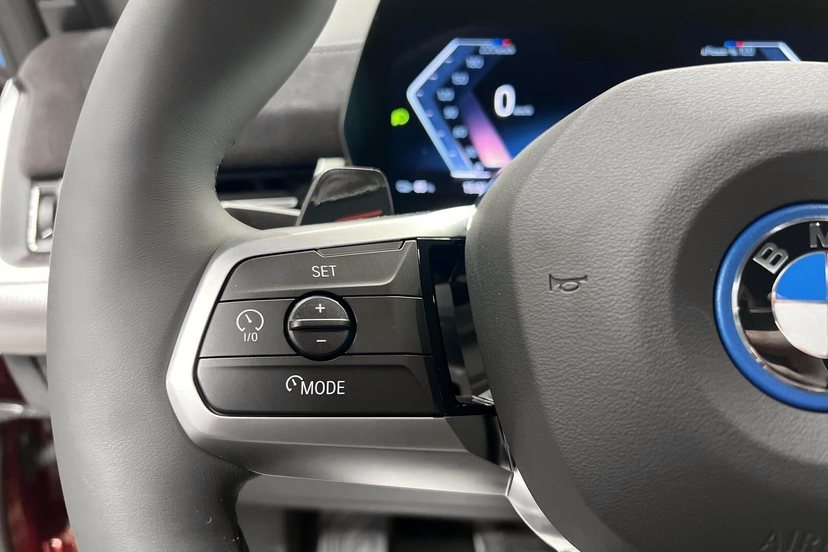 BMW iX1 iso kuva 18