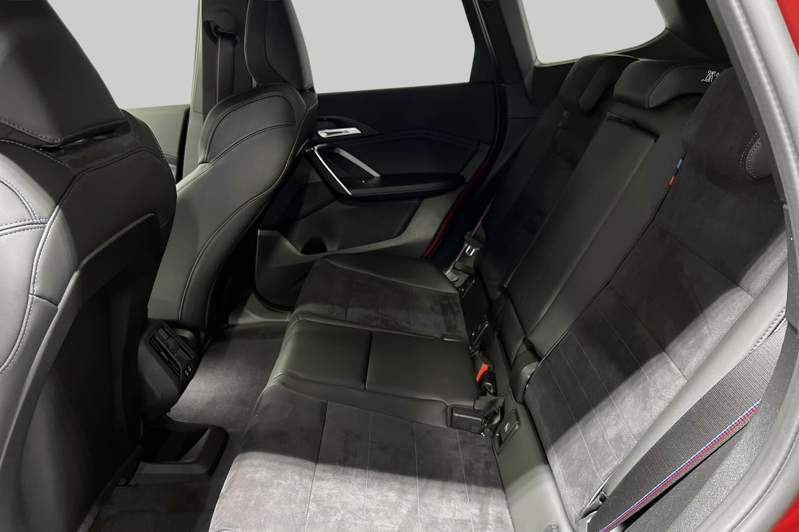 BMW iX1 iso kuva 9