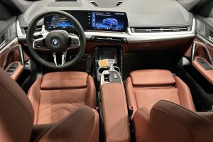 BMW iX1 esikatselu 10