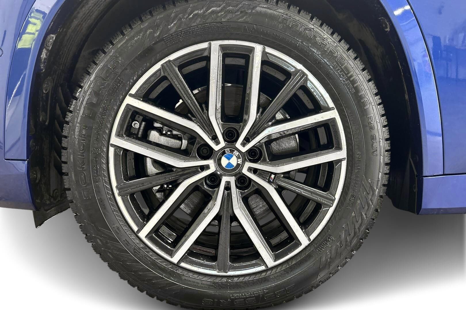 BMW iX1 iso kuva 12