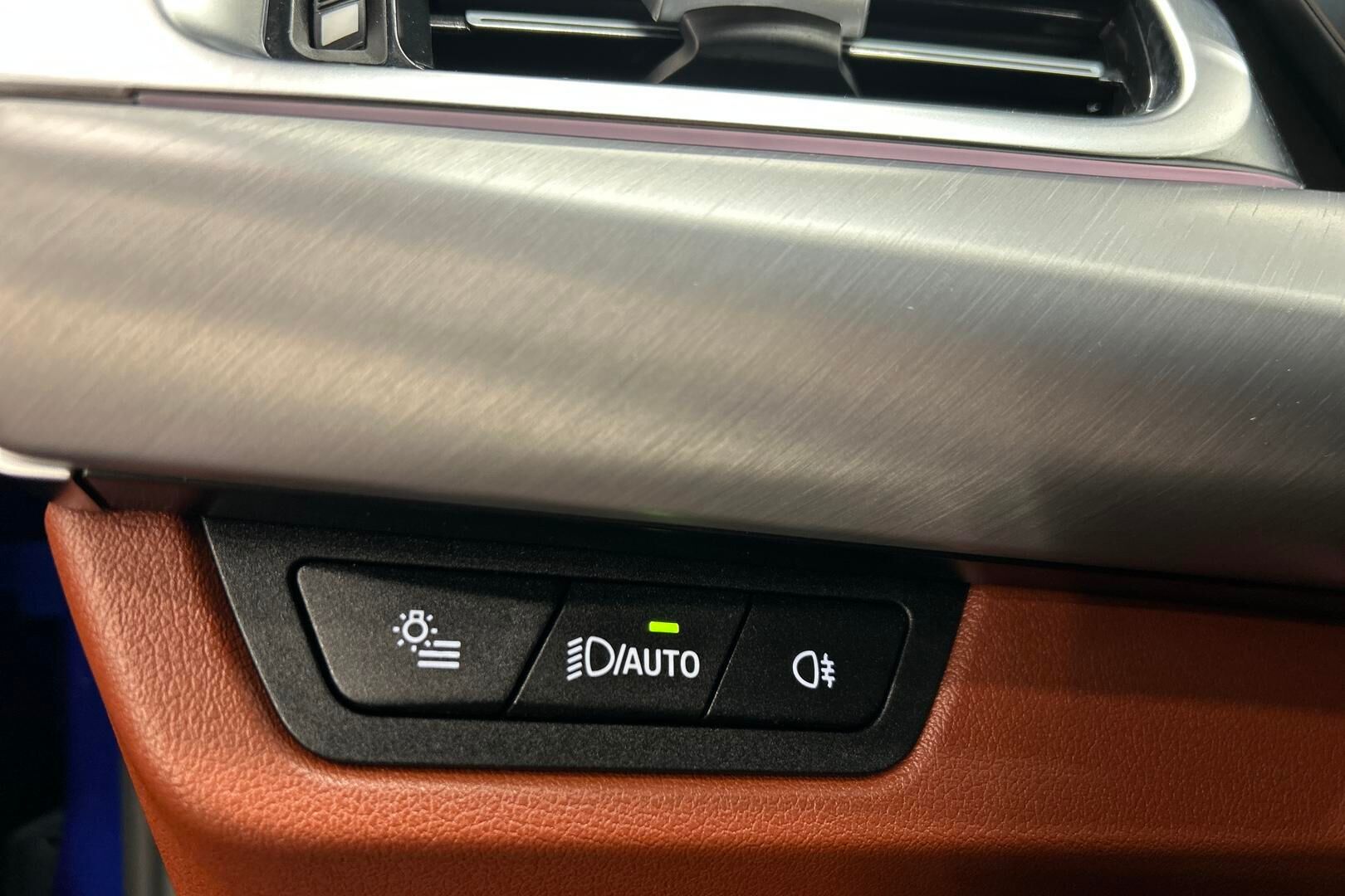 BMW iX1 iso kuva 18