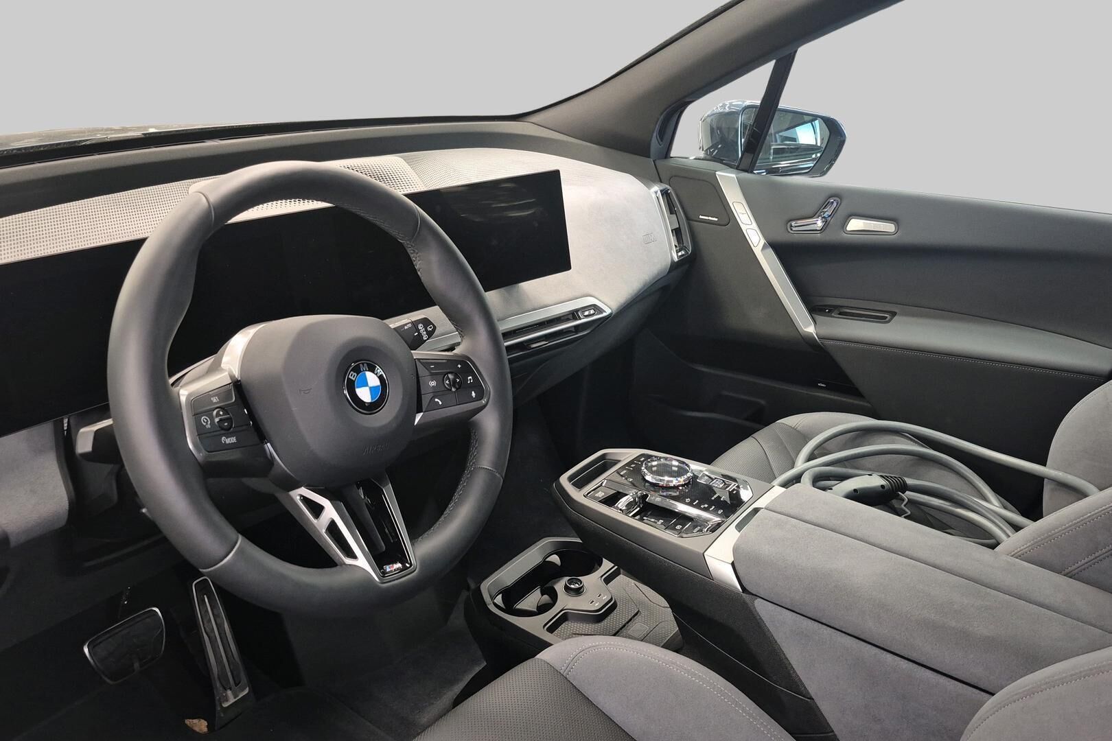 BMW IX iso kuva 1