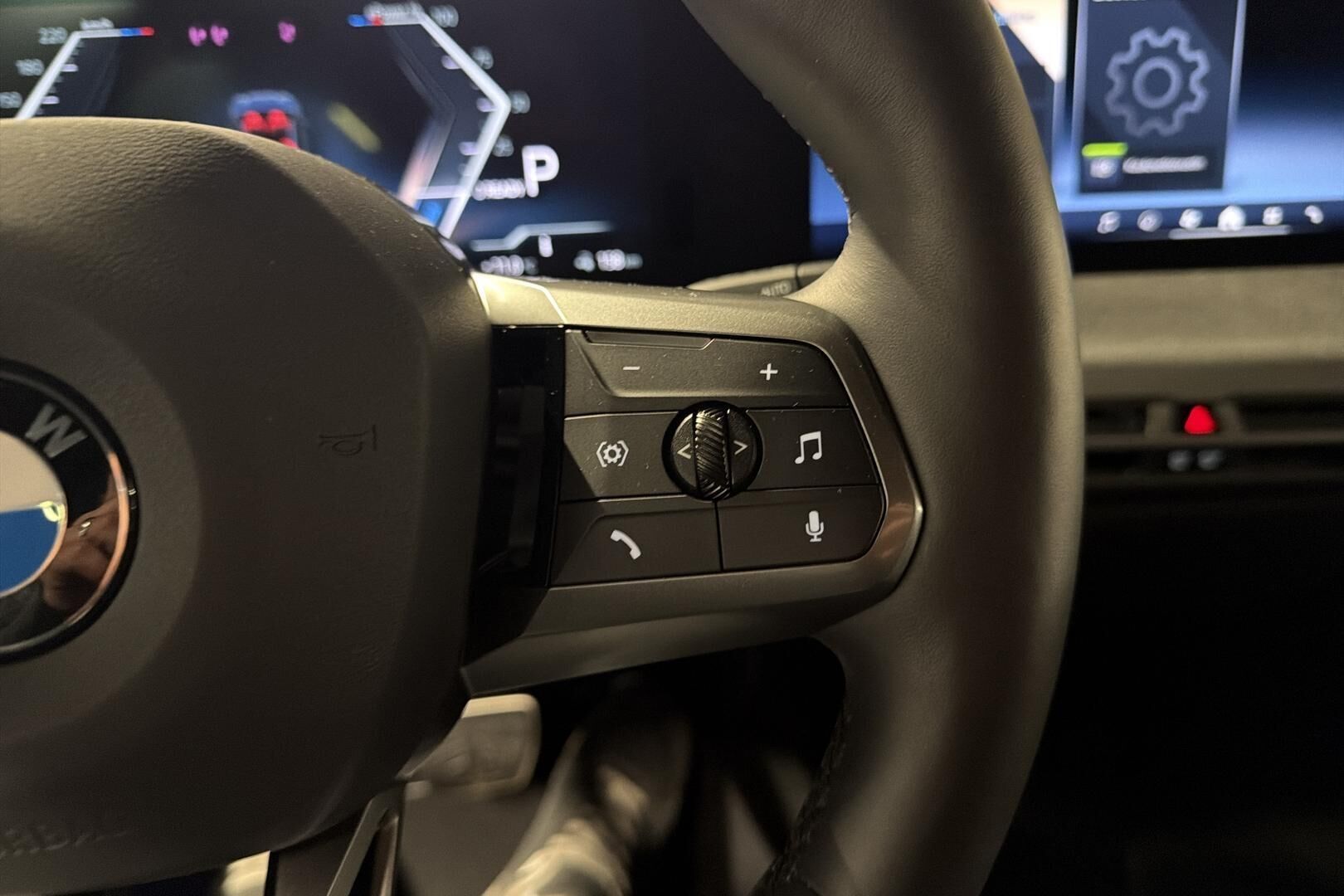 BMW IX iso kuva 13