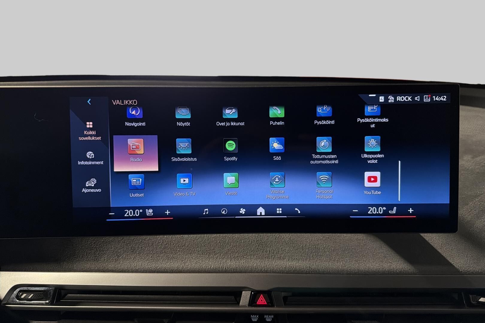 BMW IX iso kuva 24