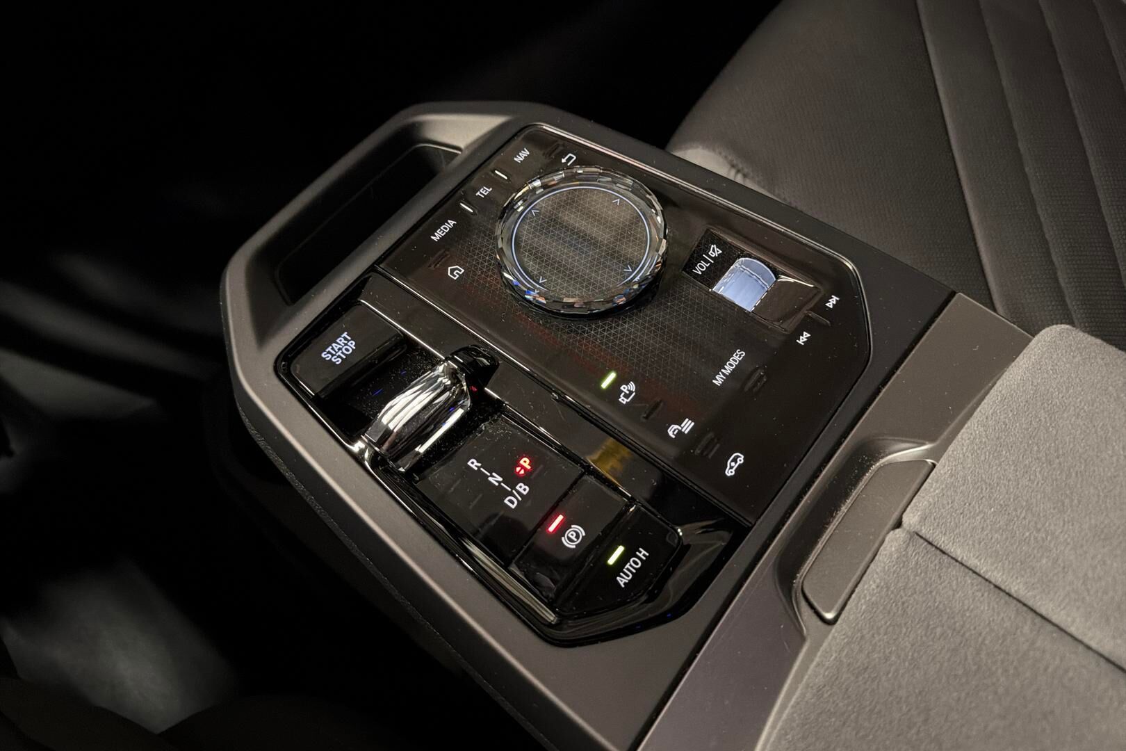 BMW IX iso kuva 34
