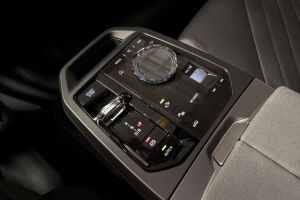 BMW IX esikatselu 34