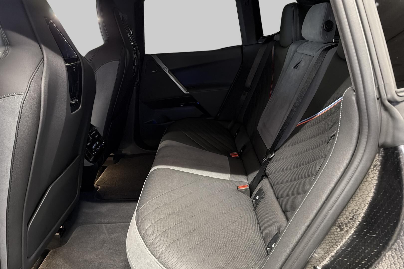 BMW IX iso kuva 8