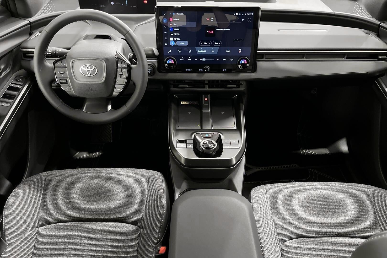 Toyota bZ4X iso kuva 9