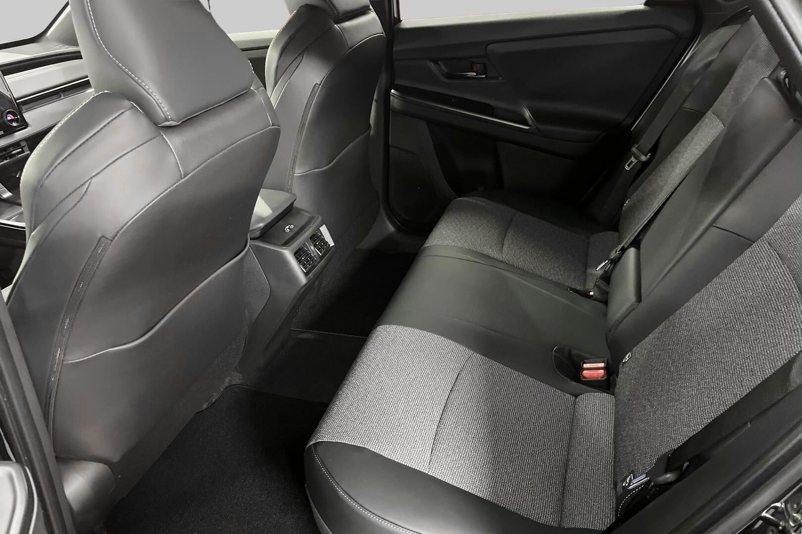 Toyota bZ4X iso kuva 8