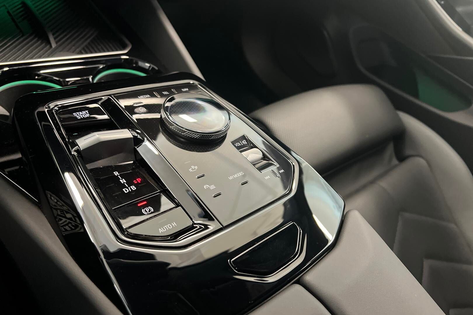 BMW i5 iso kuva 10