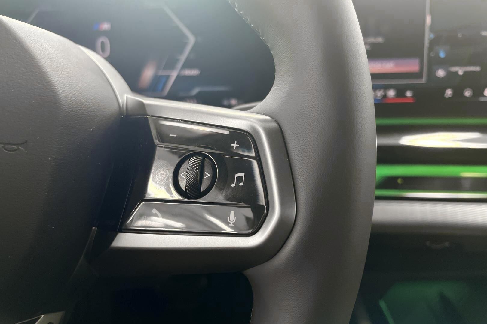 BMW i5 iso kuva 12