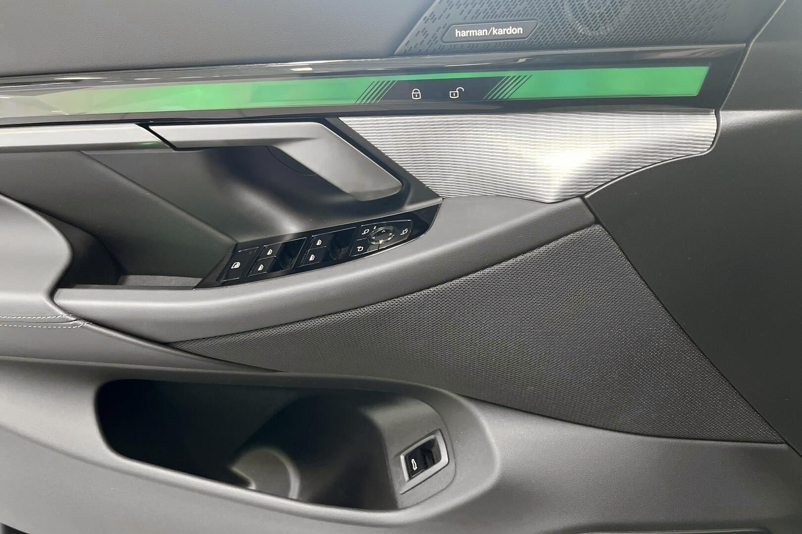 BMW i5 iso kuva 14