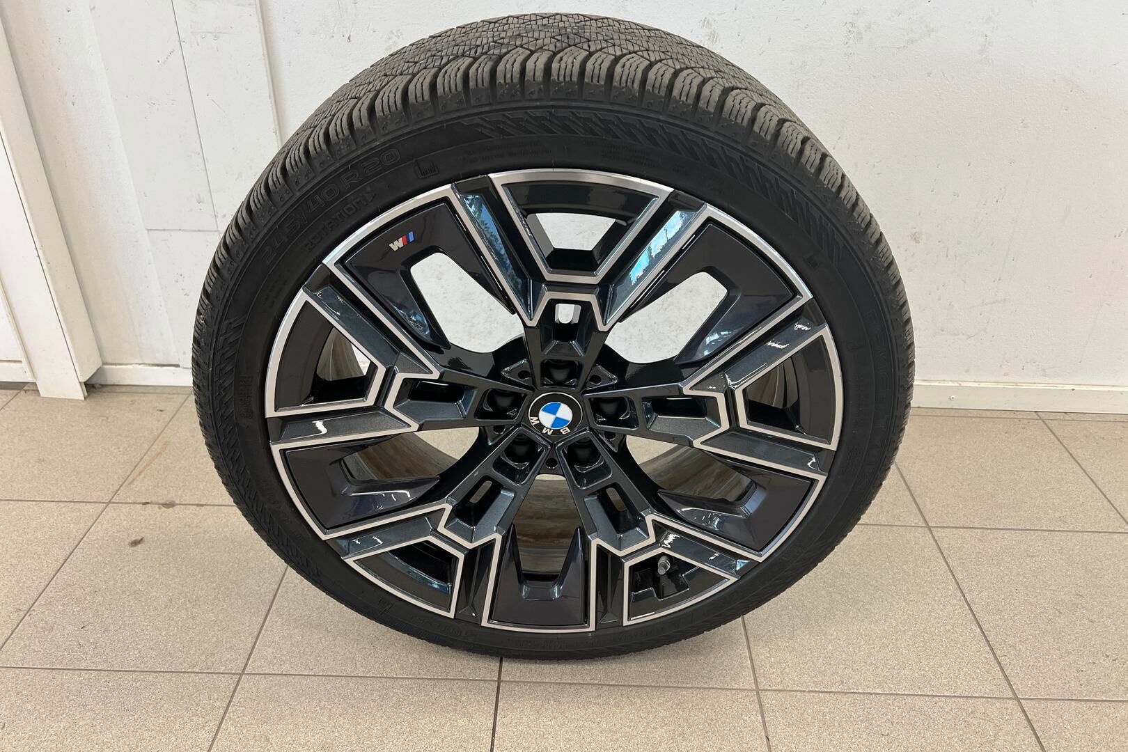 BMW i5 iso kuva 16