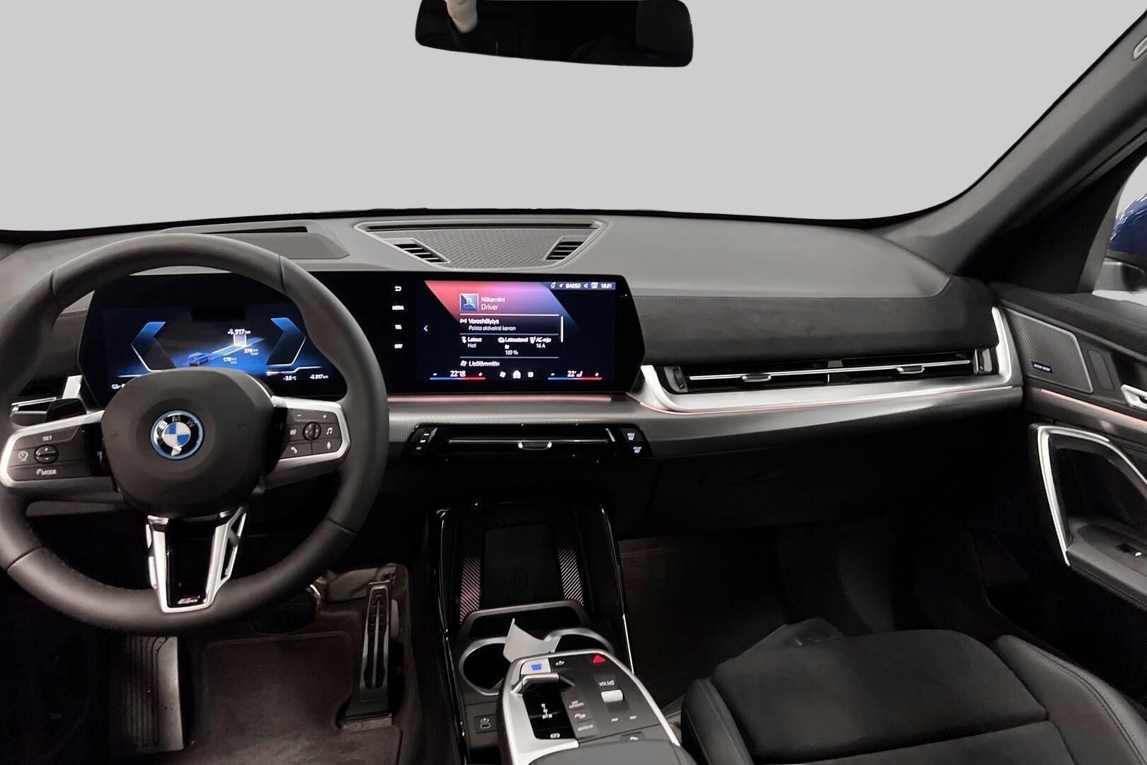 BMW iX1 iso kuva 9