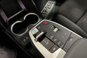 BMW iX1 esikatselu 12