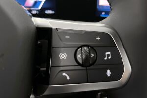 BMW iX1 esikatselu 14