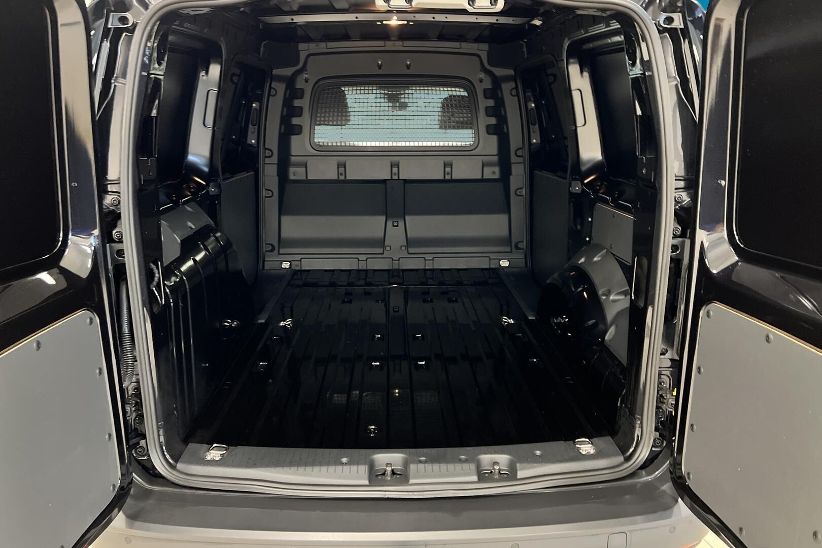 Ford Transit Connect iso kuva 11