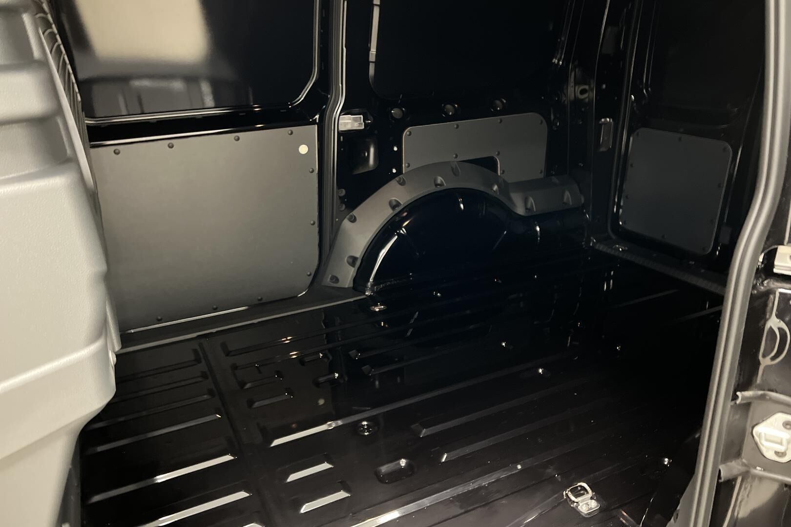 Ford Transit Connect iso kuva 9