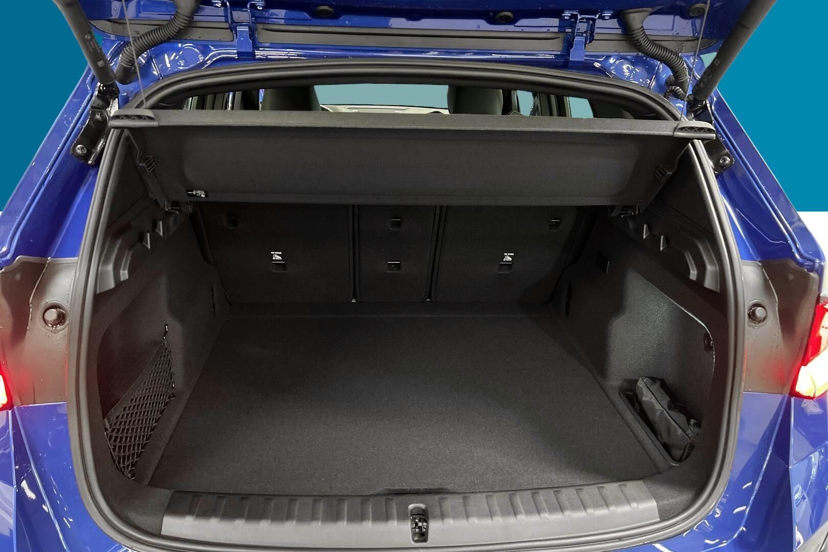 BMW iX1 iso kuva 17