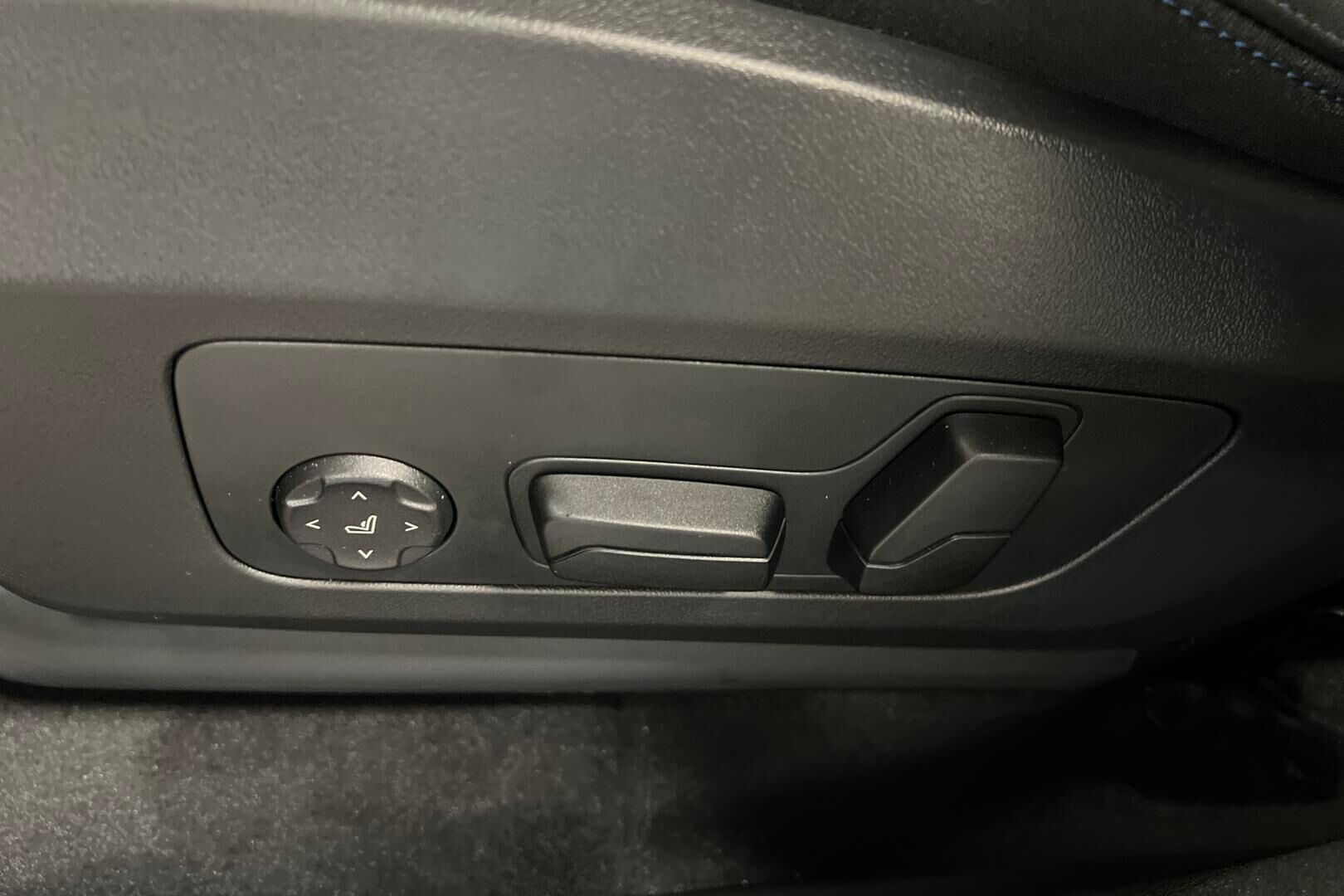 BMW iX1 iso kuva 5