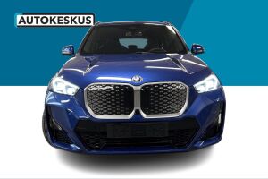 BMW iX1 esikatselu 11