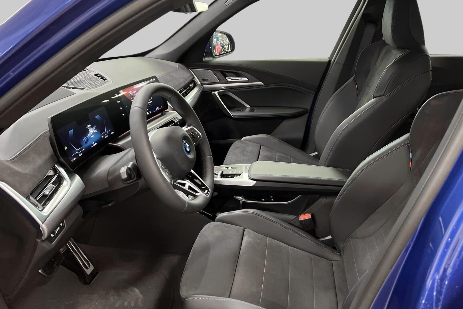 BMW iX1 iso kuva 3