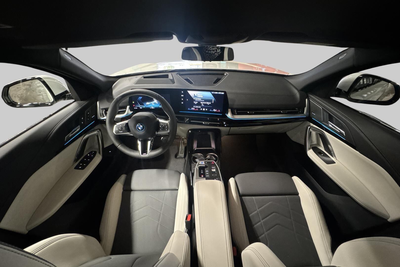 BMW iX2 iso kuva 10