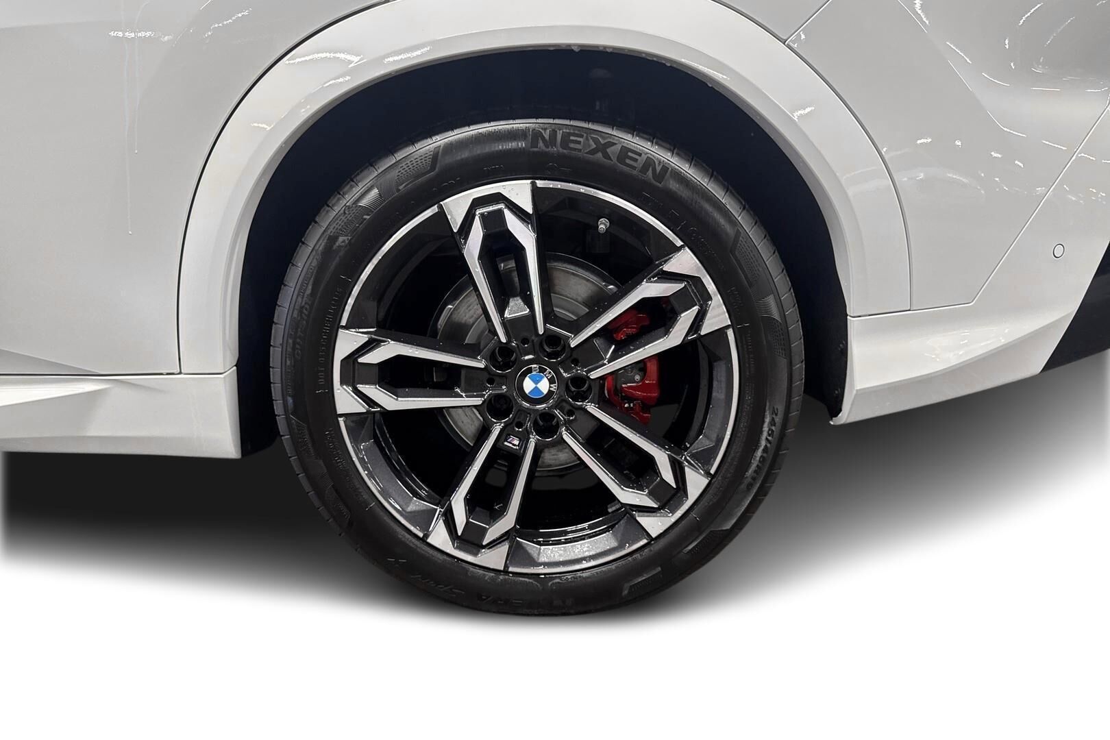 BMW iX2 iso kuva 12