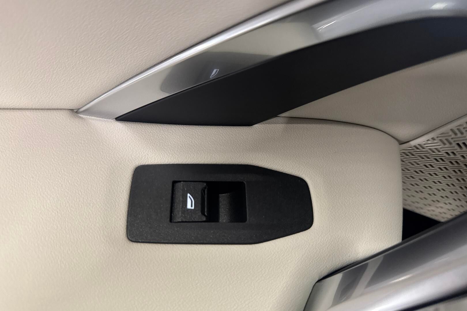 BMW iX2 iso kuva 18