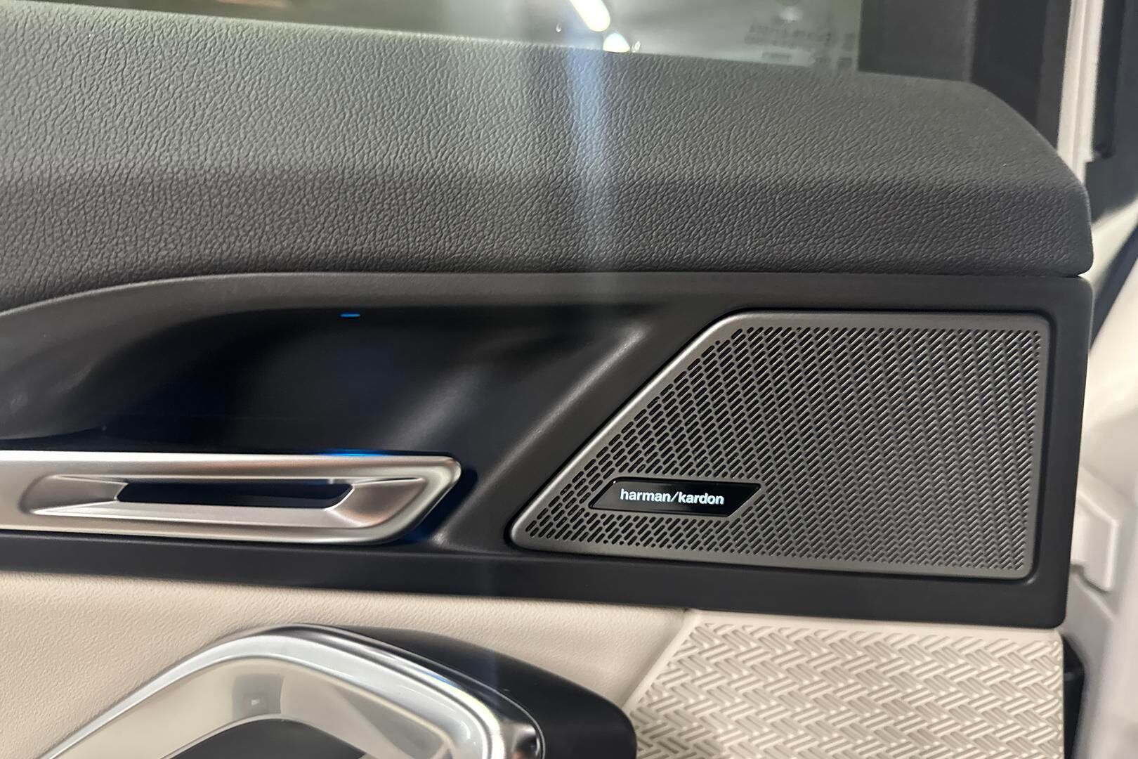 BMW iX2 iso kuva 19