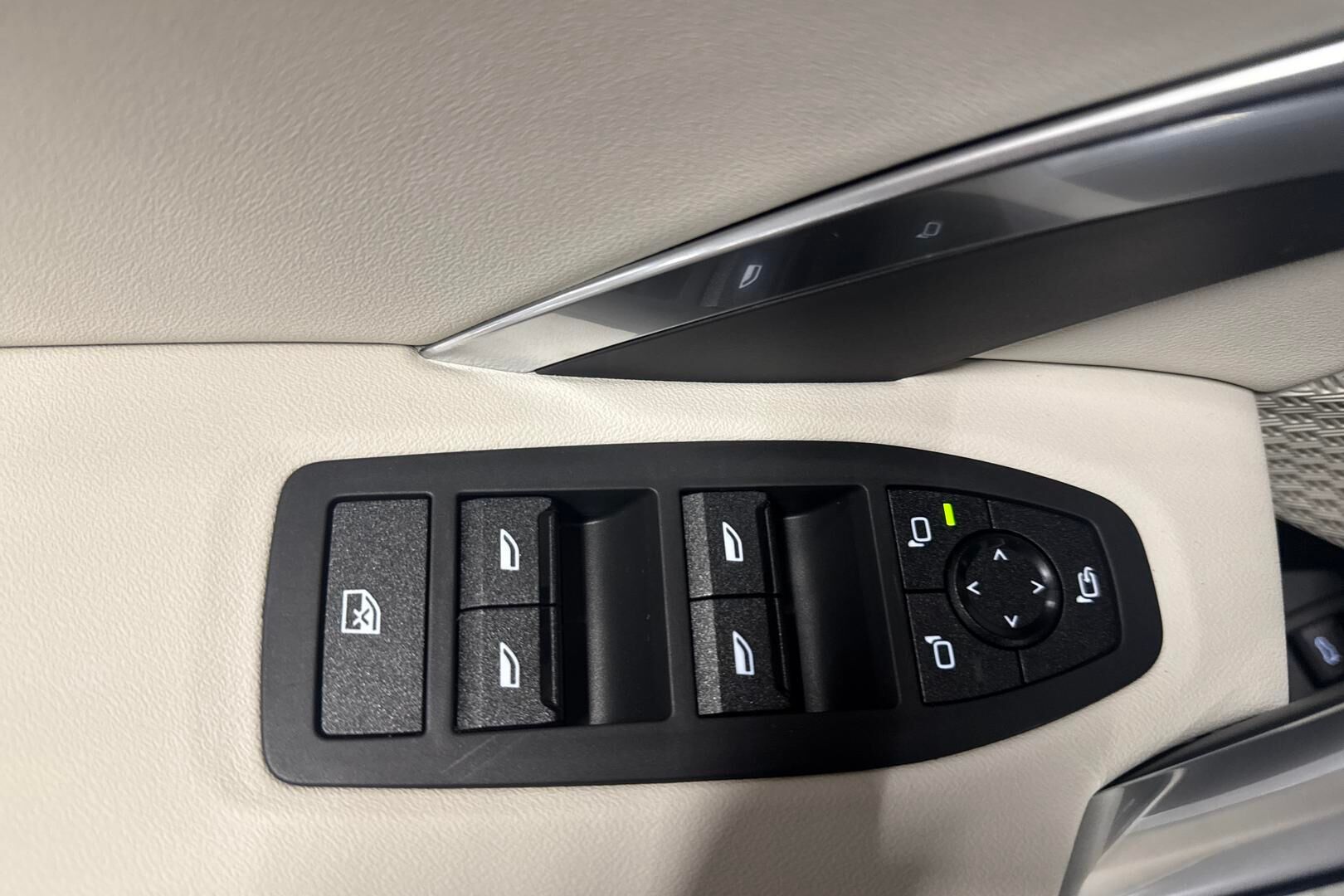BMW iX2 iso kuva 25