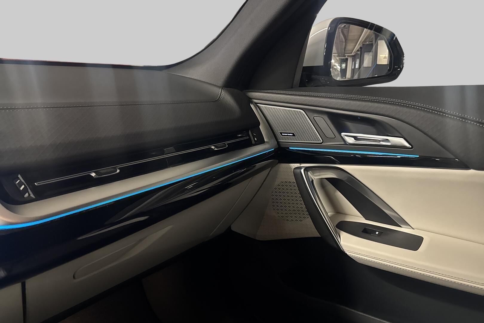 BMW iX2 iso kuva 30
