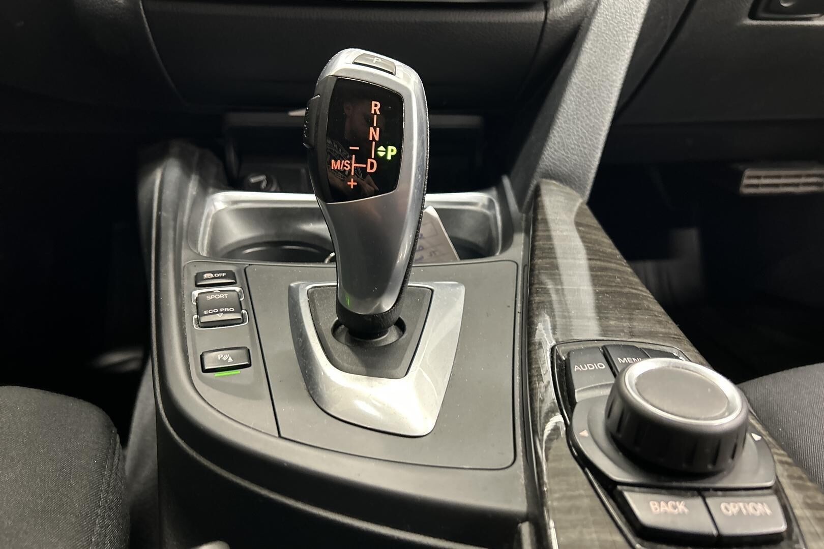 BMW 3-sarja iso kuva 19