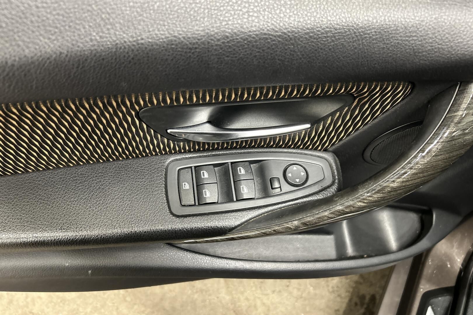 BMW 3-sarja iso kuva 24