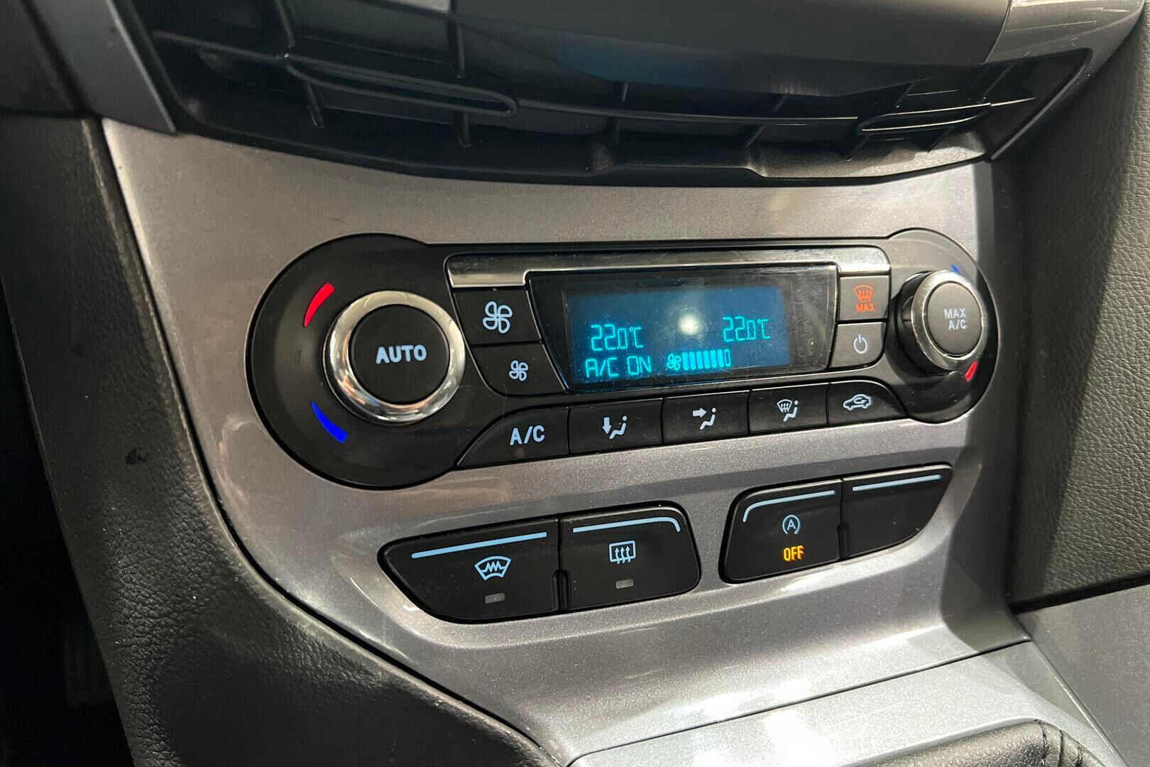 Ford Focus iso kuva 15