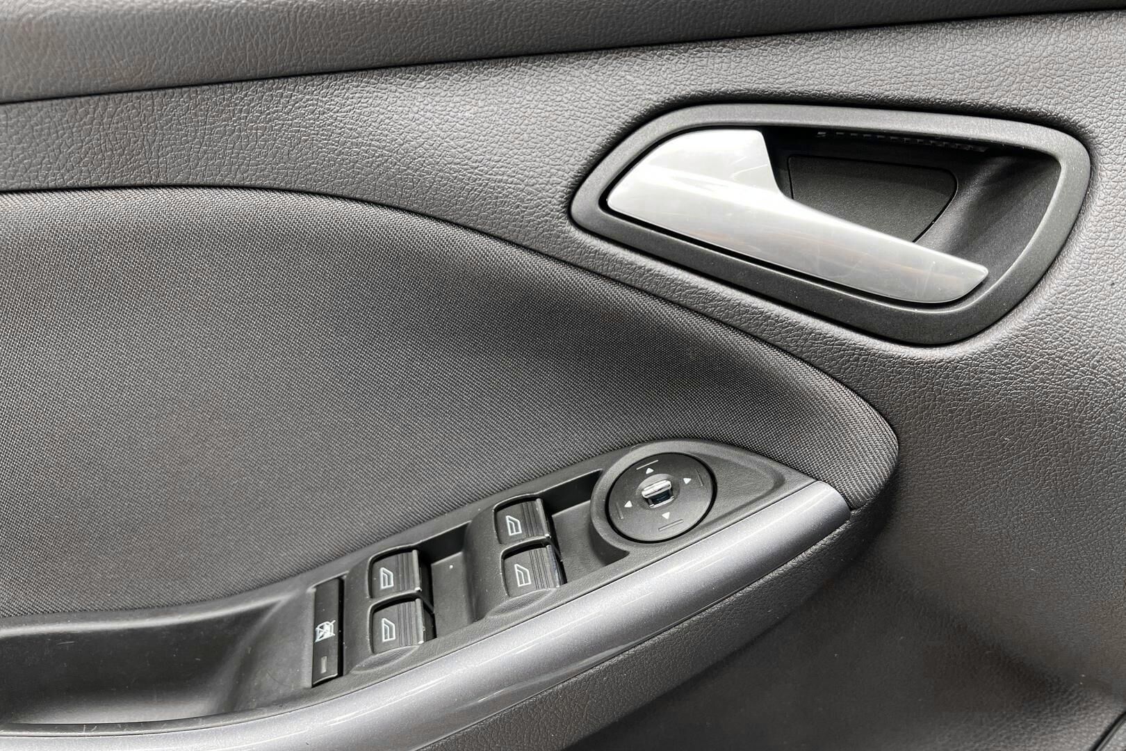 Ford Focus iso kuva 22