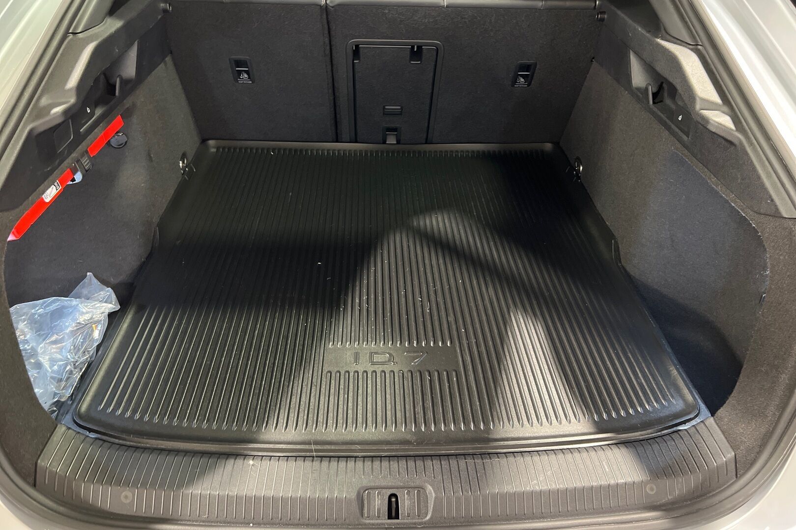 Volkswagen ID.7 iso kuva 10
