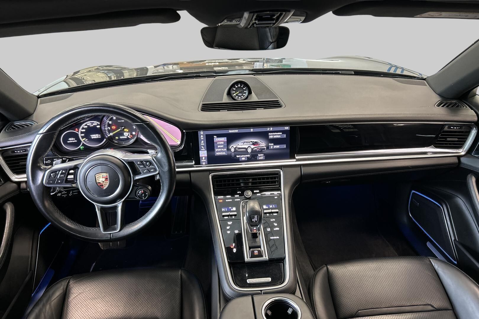 Porsche Panamera iso kuva 11