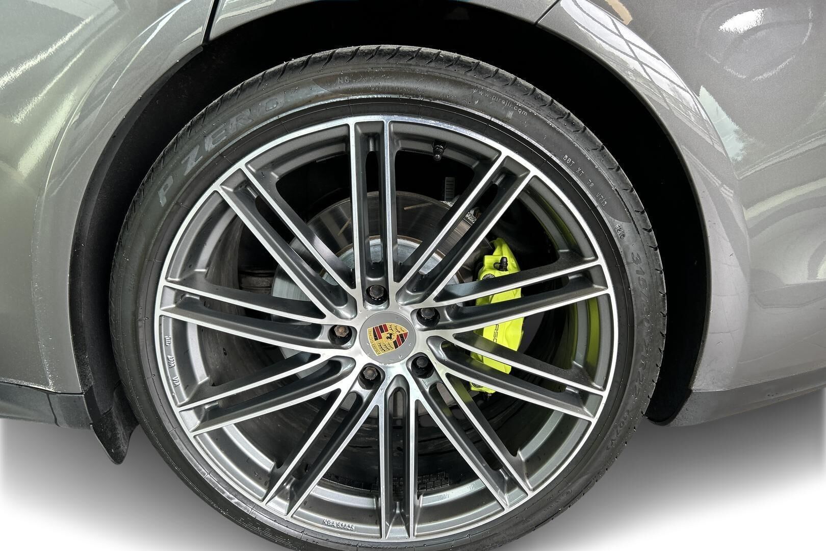 Porsche Panamera iso kuva 13