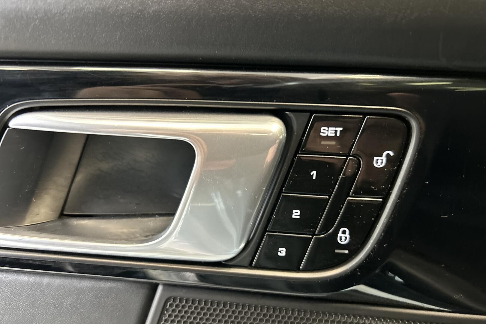 Porsche Panamera iso kuva 17