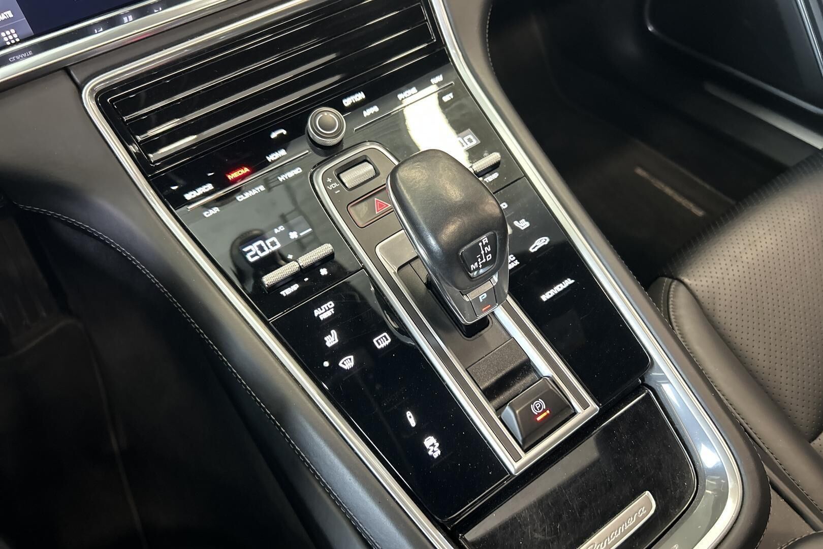 Porsche Panamera iso kuva 19