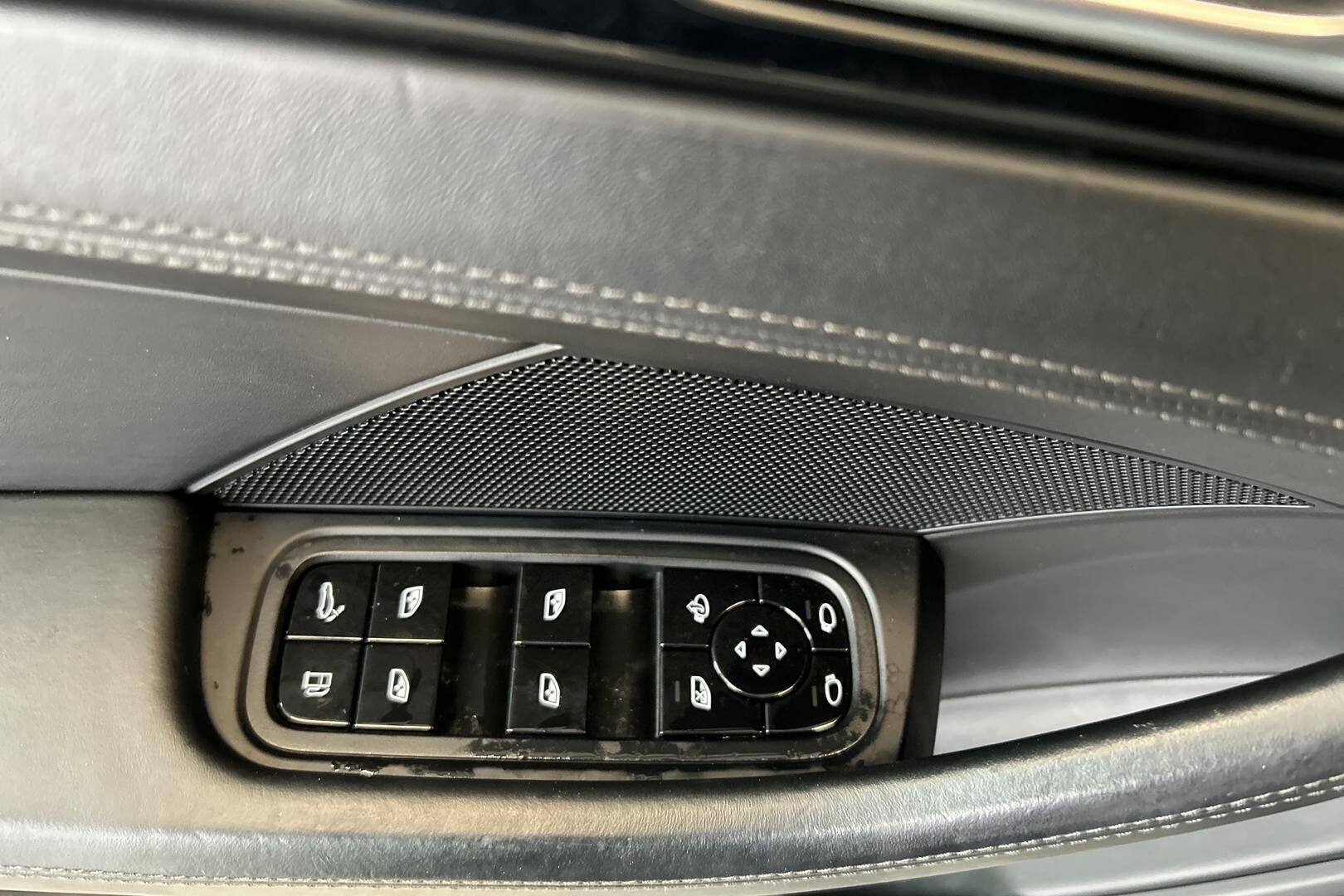 Porsche Panamera iso kuva 20