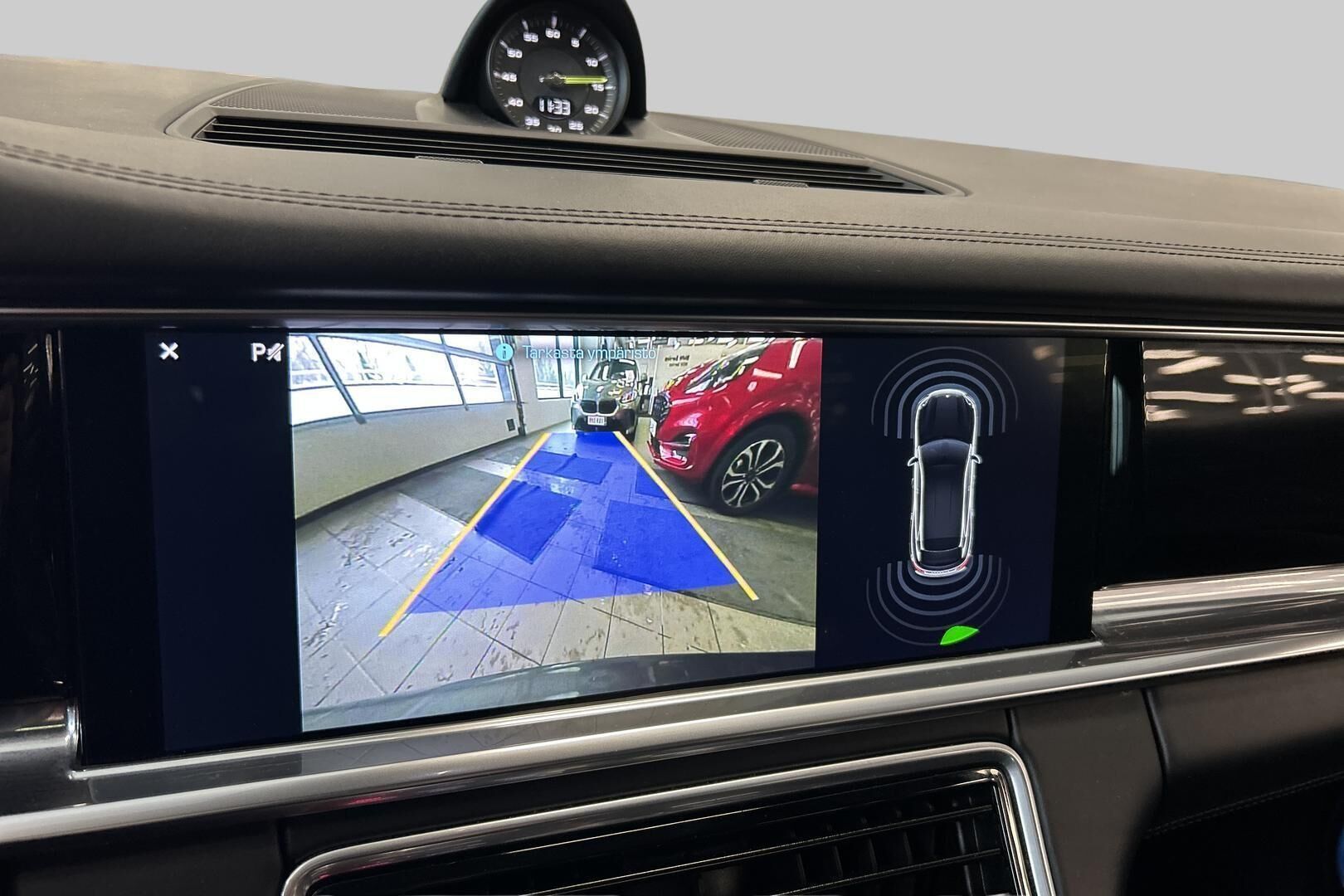 Porsche Panamera iso kuva 26