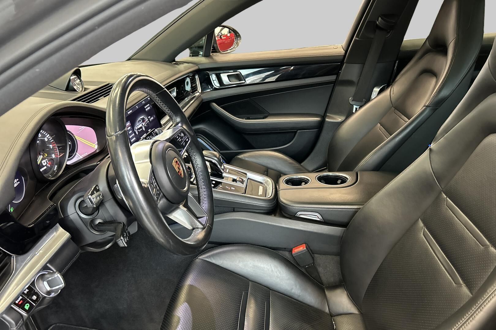 Porsche Panamera iso kuva 9