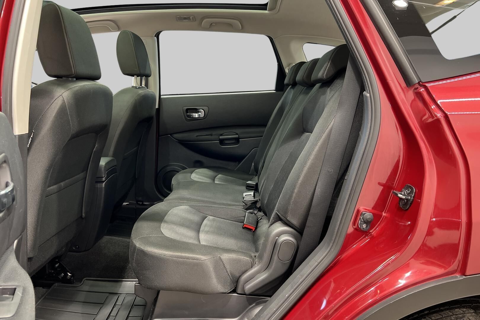 Nissan Qashqai+2 iso kuva 10