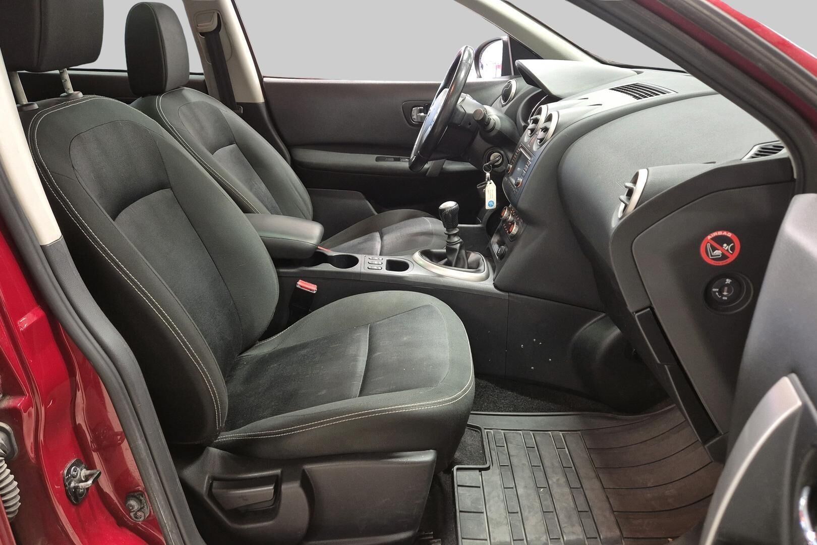 Nissan Qashqai+2 iso kuva 4