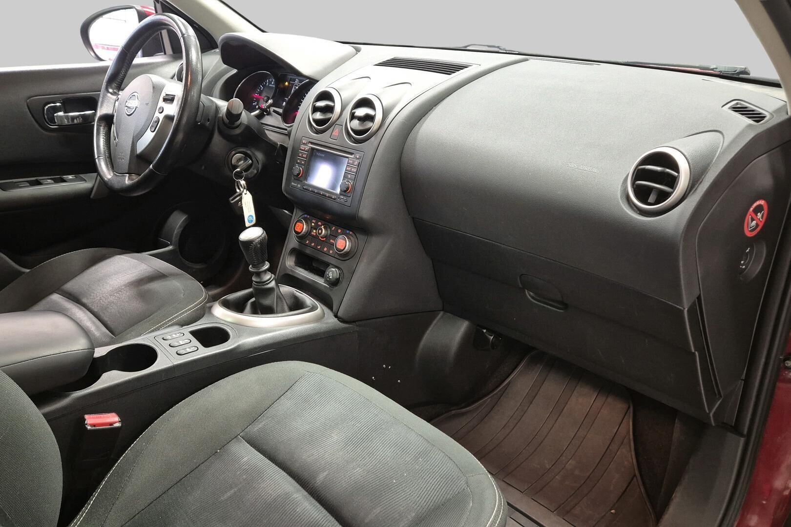 Nissan Qashqai+2 iso kuva 5