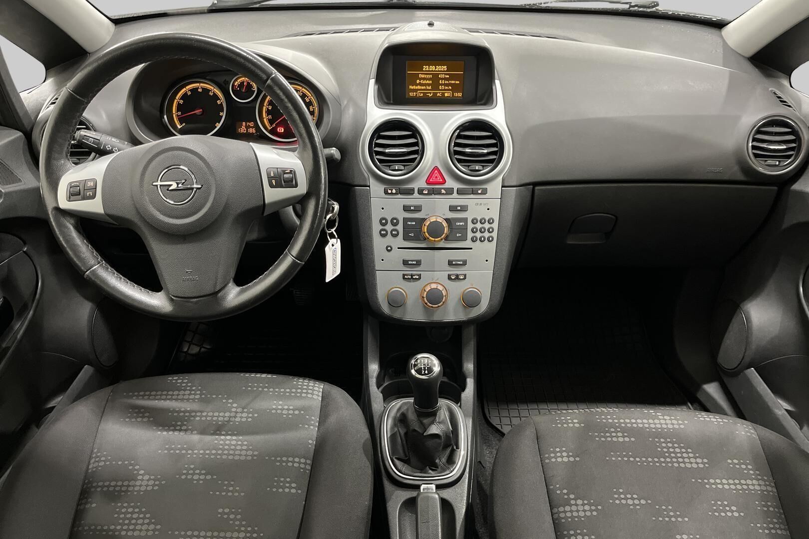 Opel Corsa iso kuva 8