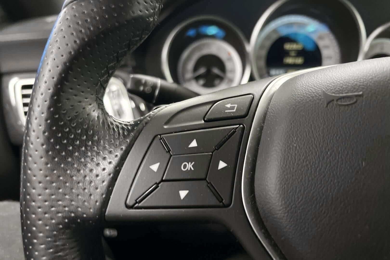 Mercedes-Benz CLS iso kuva 25