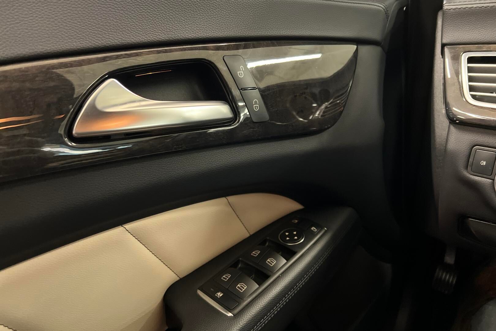 Mercedes-Benz CLS iso kuva 17